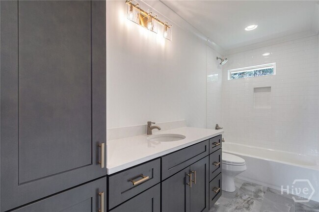 Building Photo - 1090 Kenway Dr