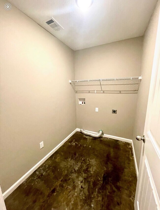 Building Photo - 3 Bedroom / 2 Bath In Pocahontas Available Now!