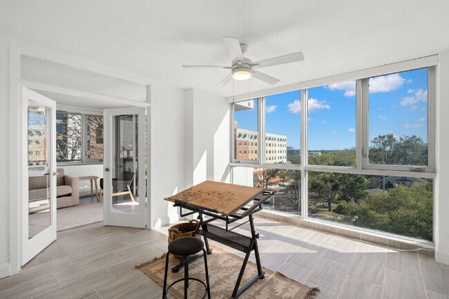 Building Photo - Charming 2-Bedroom, 1-Bathroom Fully Furnished Condo in the Heart of Downtown St. Petersburg