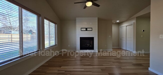 Building Photo - 11756 W Bronte St