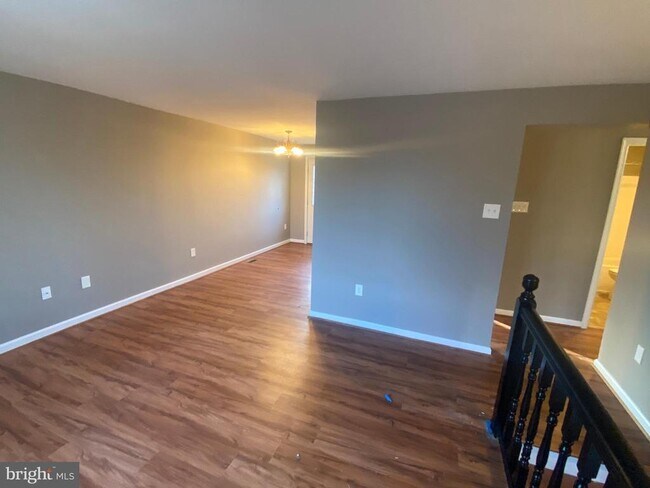 Building Photo - 224 Lake Sever Dr