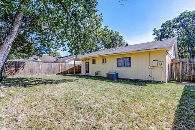 Building Photo - 5423 Fawn Trail Ln