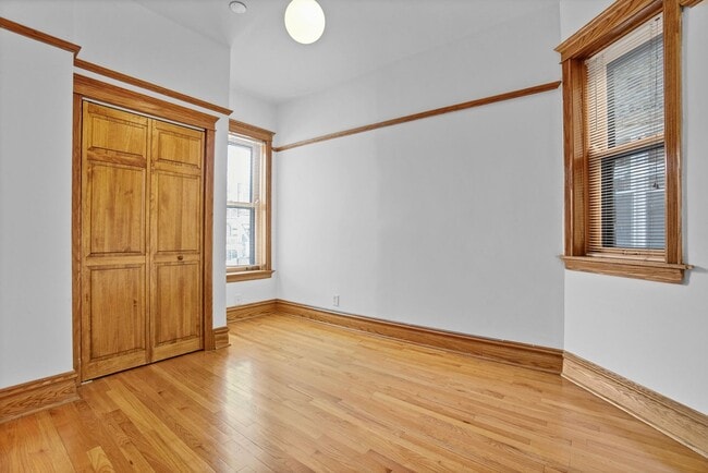 Building Photo - 3824 N Sheffield Ave