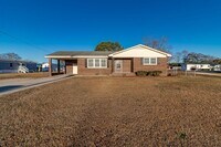 Building Photo - Adorable Brick Ranch 3 BR | 1.5 BA in Goldsboro