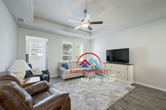Building Photo - Available Now: Beautiful Home in Kissing Tree
