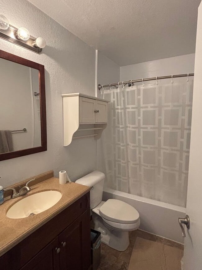 Building Photo - Two-bedroom two bath condo with panoramic views of Mission Valley! Move-in Special!