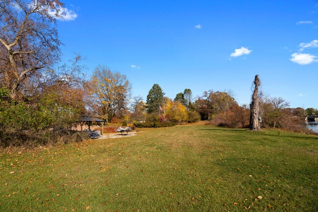 Building Photo - 4105 Riverview Dr