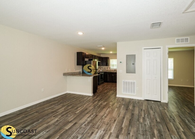 Building Photo - 9454 N Travis Dr