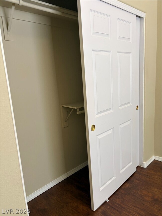 Building Photo - 1050 E Cactus Ave