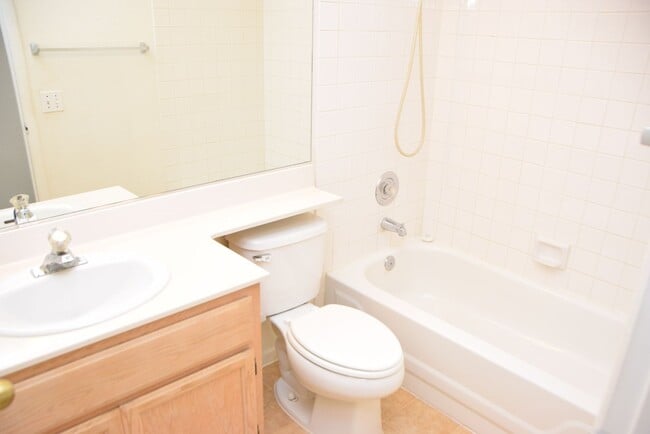 Building Photo - BEAUTIFUL NORTHWEST PROPERTY NEAR DINING A...