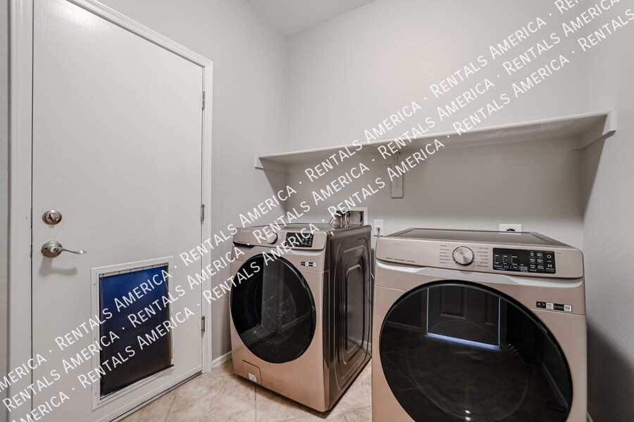 Building Photo - 7045 S Legend Dr