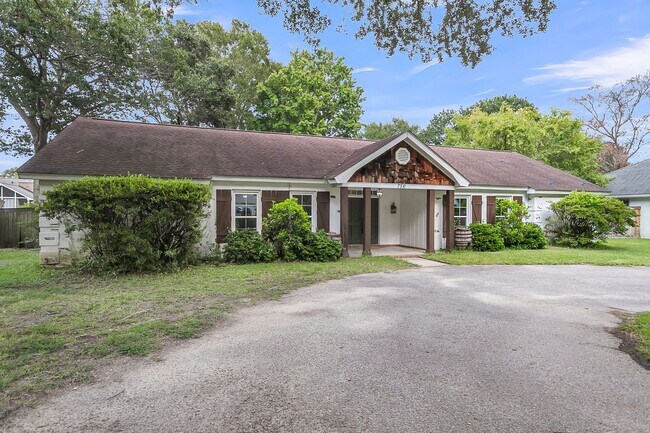 Building Photo - Charming Updated Home with Designer Kitche...