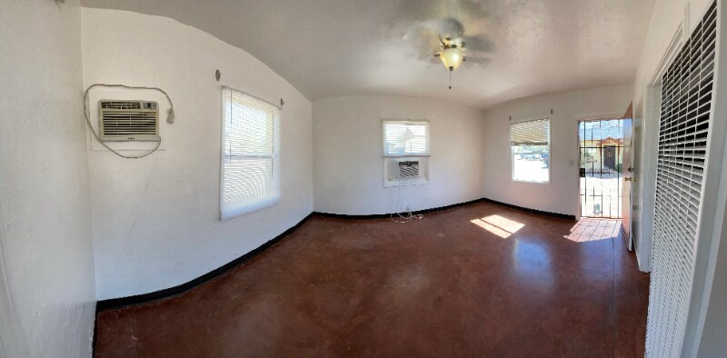 Building Photo - 1103 E Adams St