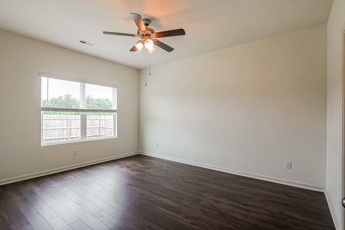 Building Photo - 5724 Timber Leaf Lp