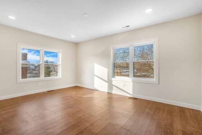 Building Photo - 4019 N Tripp Ave