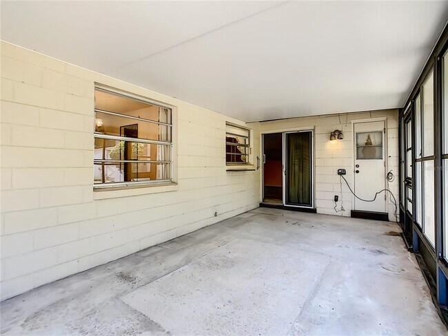 Building Photo - 5515 Albert Dr