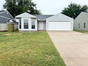 Building Photo - ***3102 NE 12th Street***