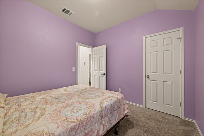 Building Photo - 10411 Meadow Saffron Dr