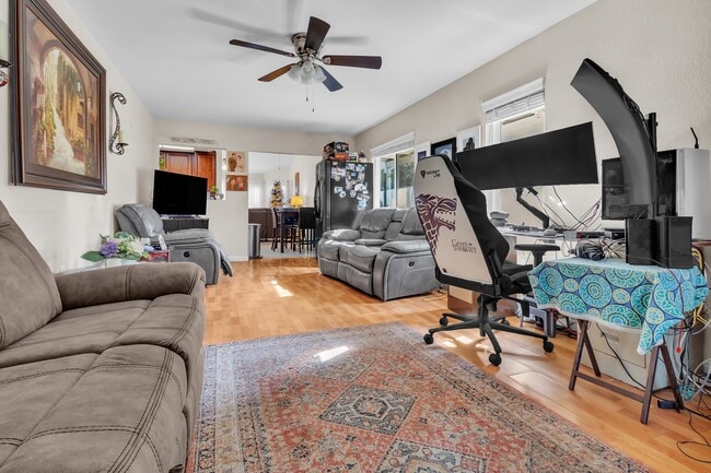 Building Photo - 11322 Oakwood Dr