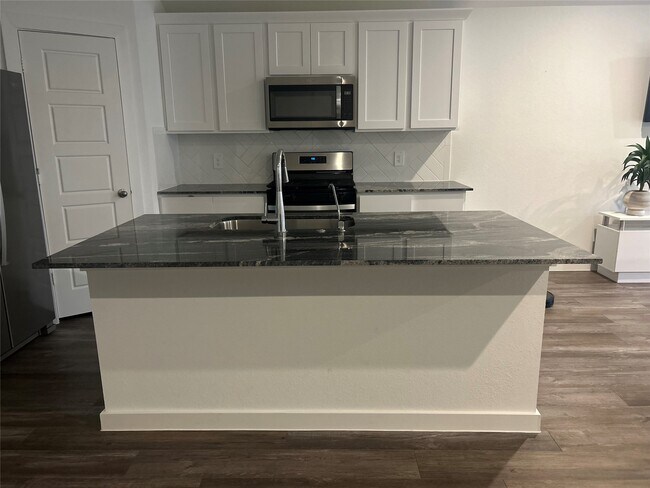 Building Photo - 1119 Fringed Bluestar Dr