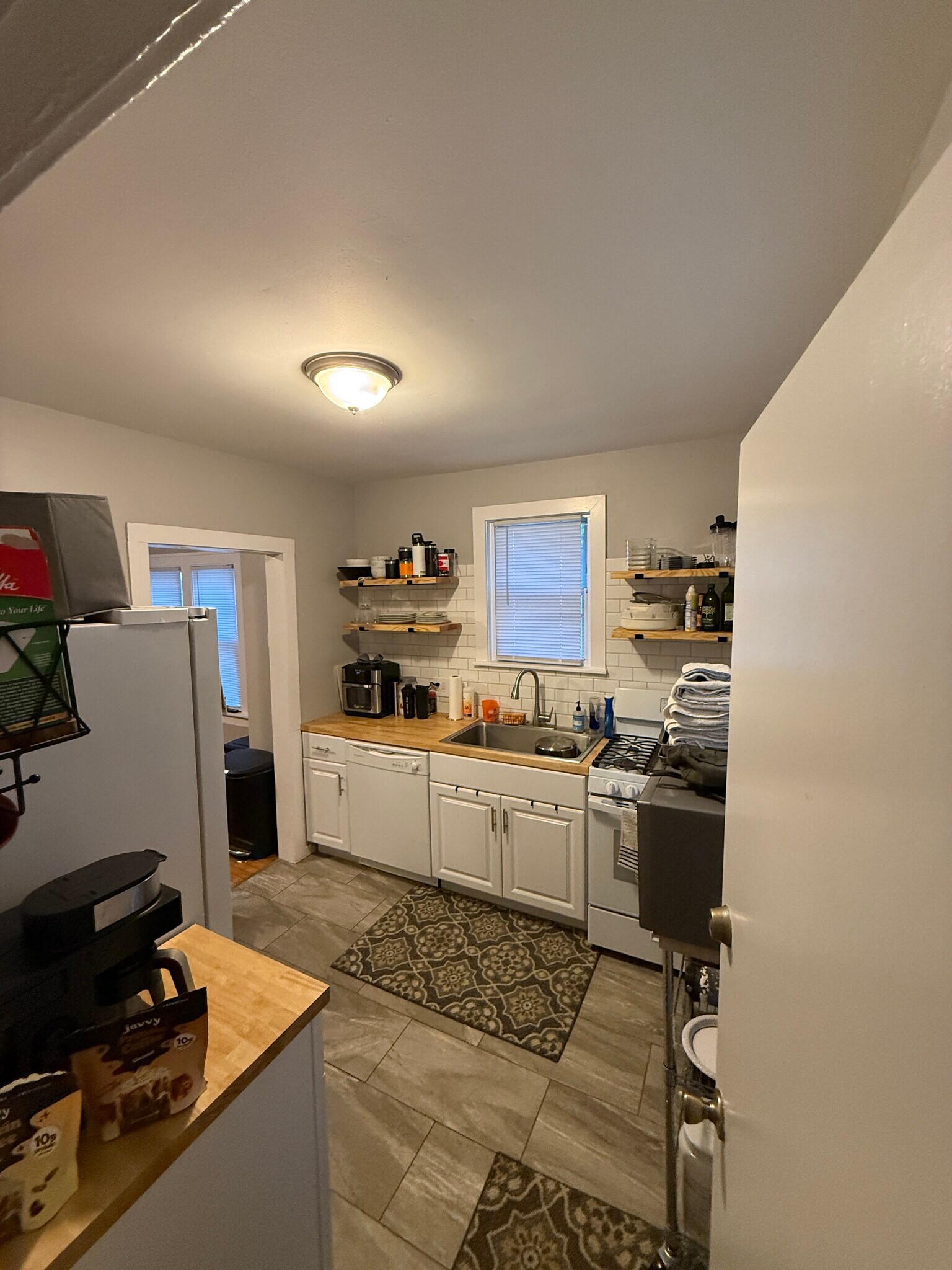 Kitchen - 3029 S Hanson Ave