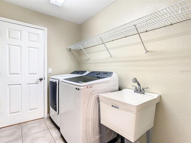 Building Photo - 2355 Hadley Way
