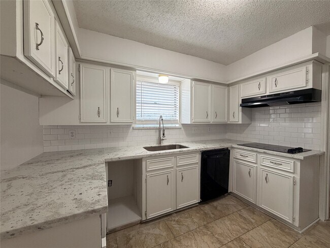 Building Photo - 12910 Shady Knoll Ln