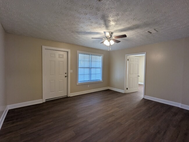 Building Photo - 7574 US-1