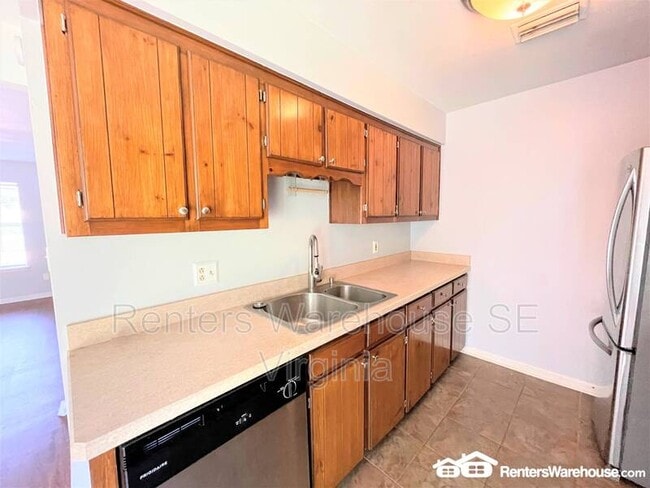 Building Photo - 809 Sutherland Arch