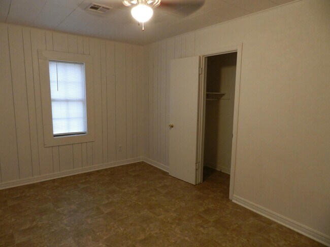 Building Photo - 1602 NW 12th St