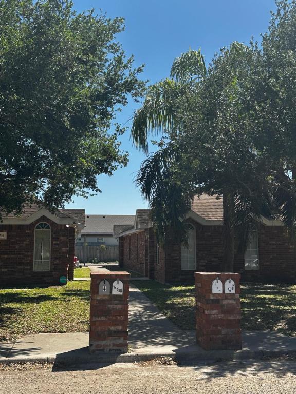 Building Photo - 1716 Agua Fina Ave