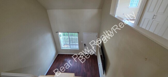 Building Photo - 322 Hacienda Ct