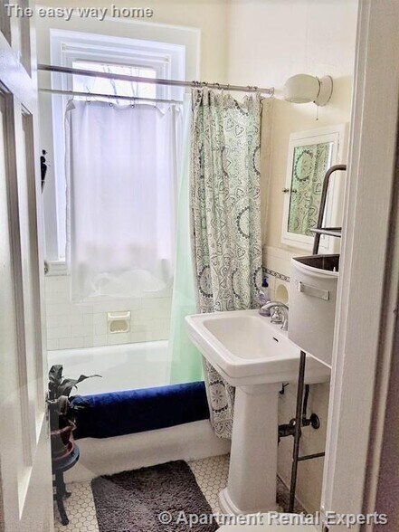 Building Photo - 71 Martin St