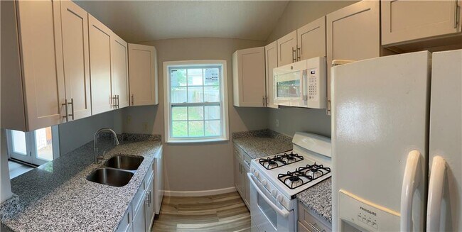 Building Photo - 1923 Cheatham Woods Dr SW