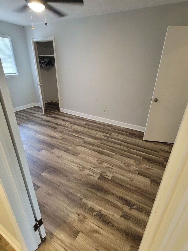 Building Photo - Southeast Columbia- Offering Self Guided Tour with RENTLY!