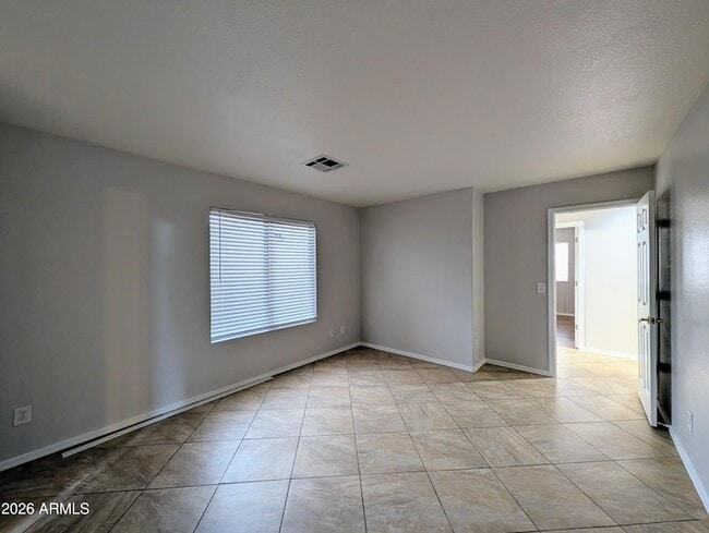 Building Photo - 15748 W Paradise Ln
