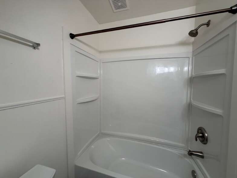 Building Photo - 6439 Elbrook Ave