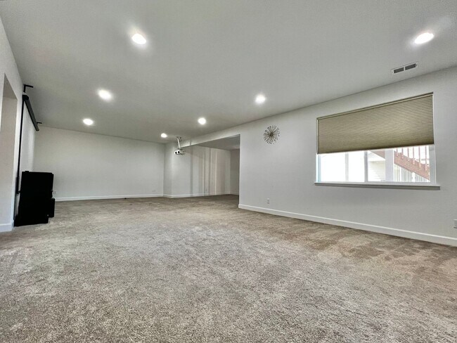 Building Photo - 5636 Bay Hl Dr