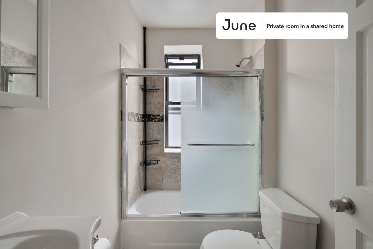 Building Photo - Private bedroom in 4 bed/1 bath Home
