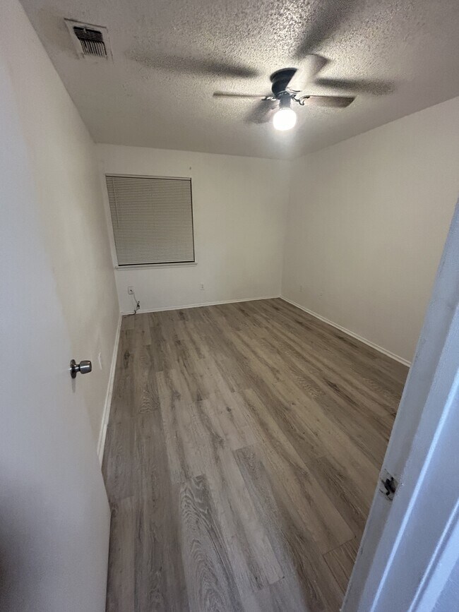 Building Photo - 105 Pine Meadow Dr
