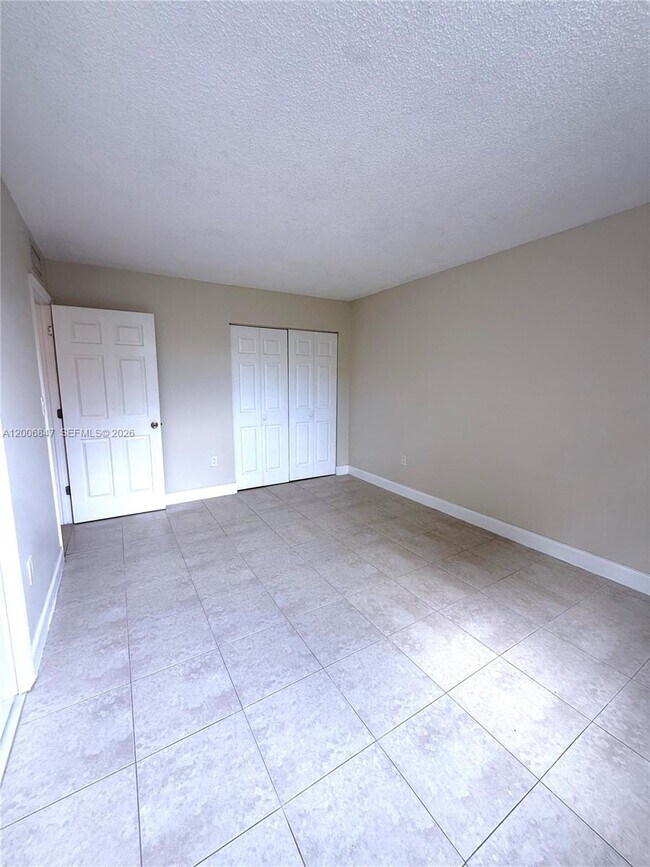 Building Photo - 10835 SW 112th Ave