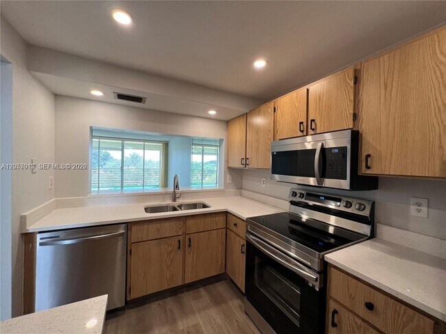 Building Photo - 9520 Seagrape Dr