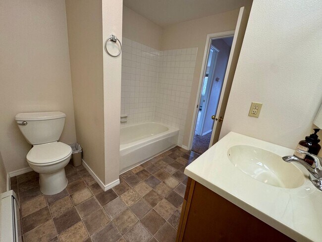 Building Photo - 3345 Mt Vernon Ct