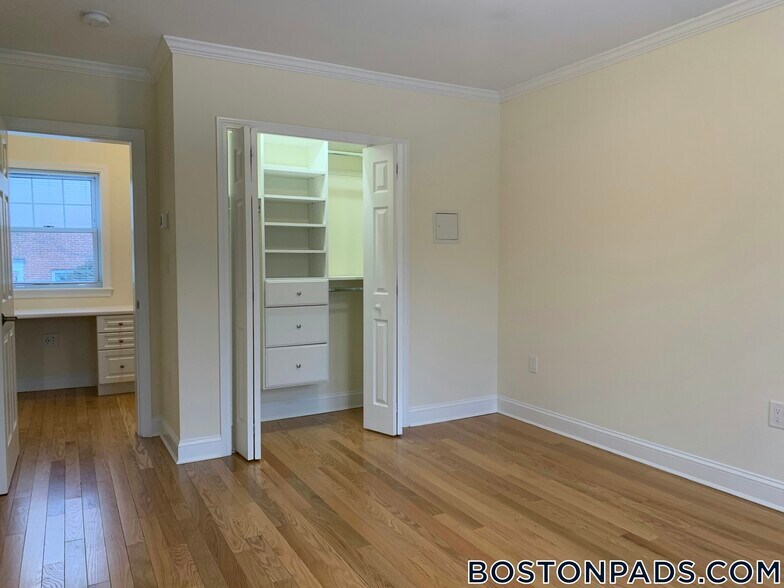 Building Photo - 172 Thornton Rd