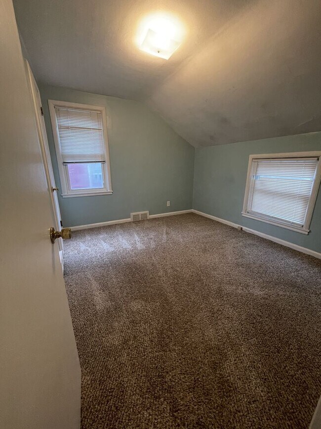 Building Photo - Three Bedroom House for 2026/27!