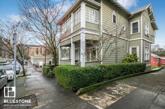 Building Photo - 1527 SW Columbia St