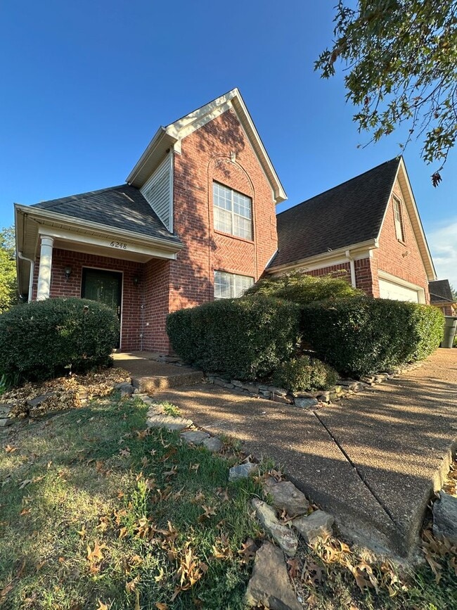 Primary Photo - Beautiful 3 Bedroom/2.5 Bath Home on Quail...