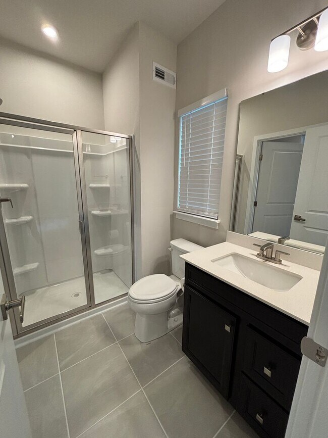 Building Photo - Luxury- New Construction