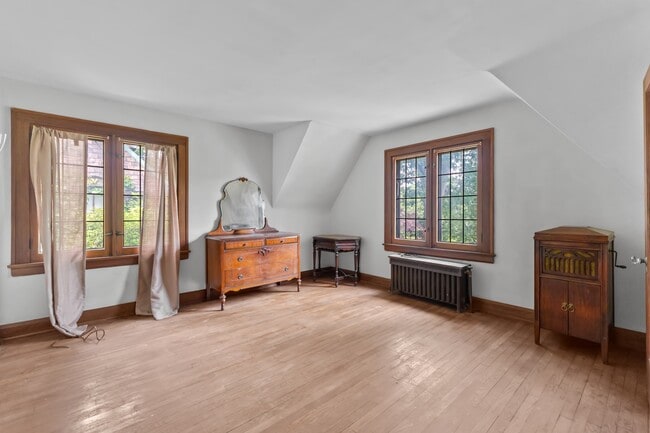 Building Photo - 2260 5th Ave