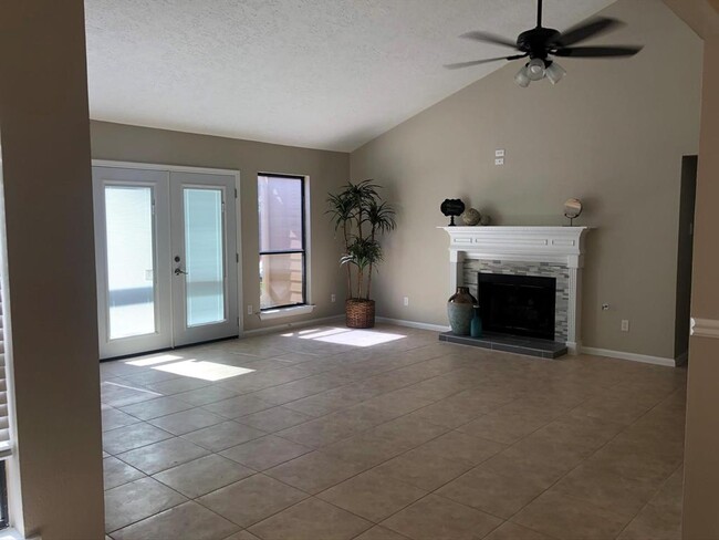 Building Photo - 16606 Saturn Ln